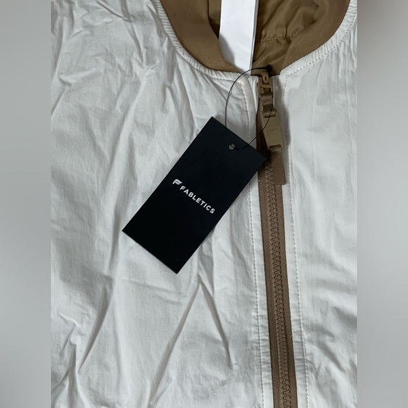 Fabletics NWT The Essential Reversible Fabletics Bomber Jacket Tan/White Medium - Picture 8 of 16